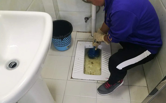 得荣疏通蹲坑